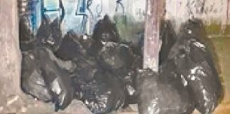 The bags of cancer meds, dumped on a sidewalk in Azcapotzalco.