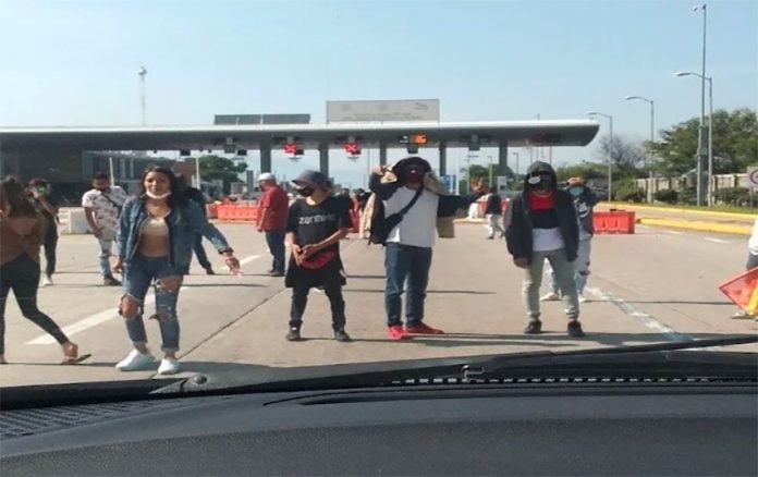 A motorist approaches toll plaza extortionists in Morelos.