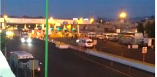 The scene last night at the Mexico City-Pyramids toll booths.