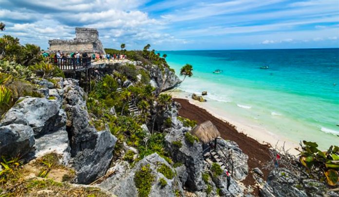 Tulum's new airport will not be competition for Cancún, president insists.