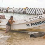 Fishermen in Quintana Roo prepare for the arrival of the hurricane.