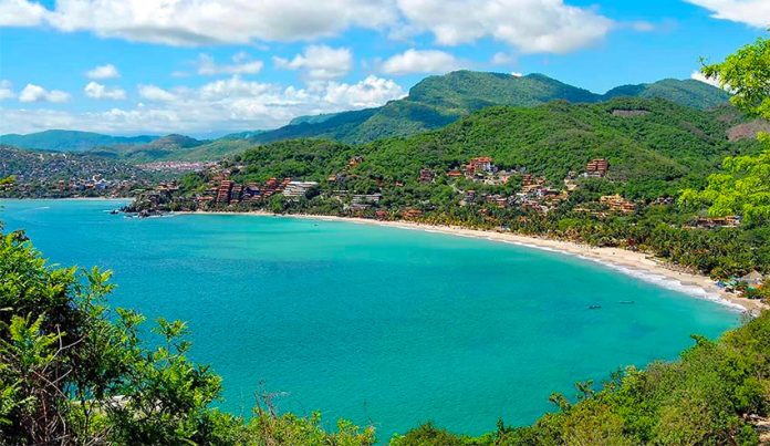 Traveling to Zihuatanejo looks inviting regardless of Covid-19.