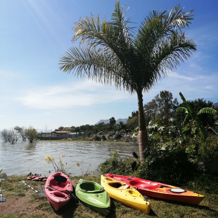 Al fresco activities abound in Lake Chapala, such as kayaking.