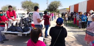 Feed the Hungry distributes food to a community in San Miguel de Allende