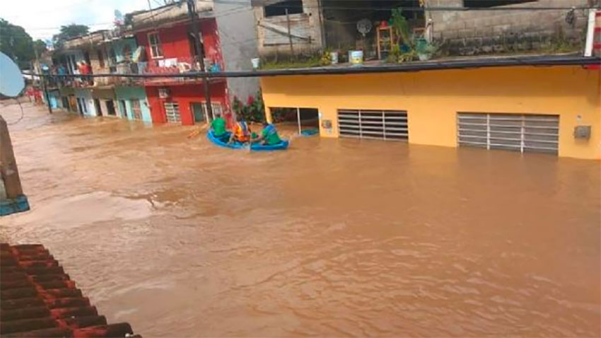 Overflowing rivers create worst flooding in 50 years in Macuspana