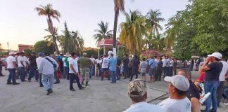 Residents meet in Tepalcatepec to plan deployment of self-defense force.