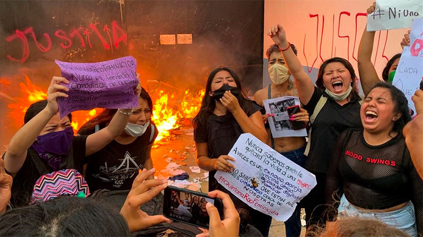 Women in Cancún protest the weekend murder of Blanca Alejandrina Lorenzana.