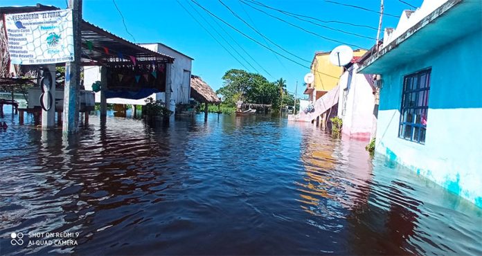 Villa Cuauhtémoc has been flooded for a month.
