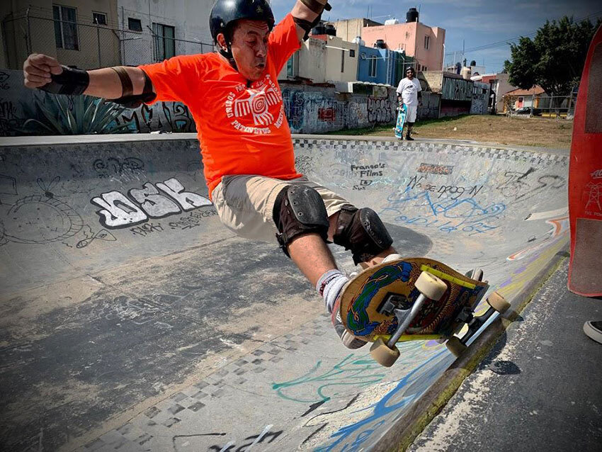 Fifty-six-year-old Álvaro Gutierrez performing a Frontside Grind.