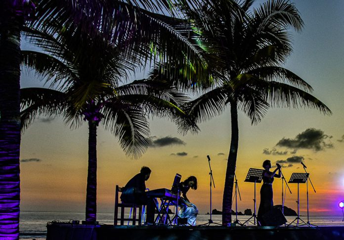 A Christmas concert under the stars in Ixtapa.