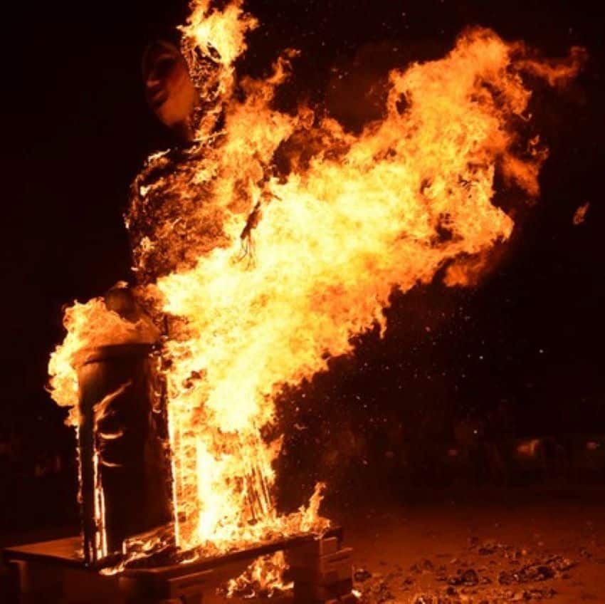 The ritualized burning of La Befana, which chipileños call "la quema".