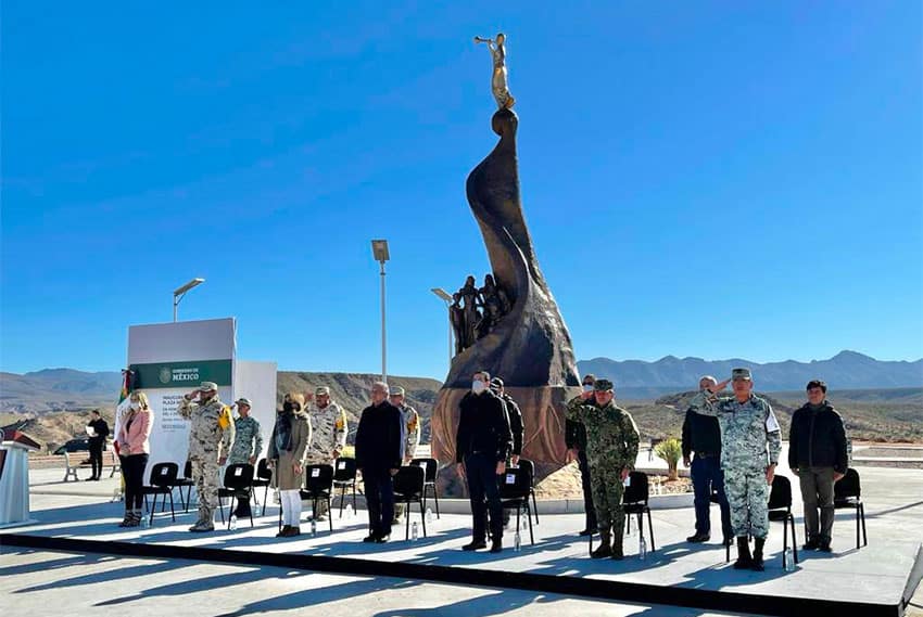 President López Obrador and other government officials joined members of the LeBaron family to unveil the monument.