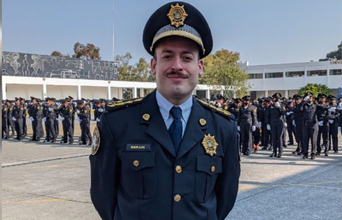 Javier Berain has 800 officers under his command.