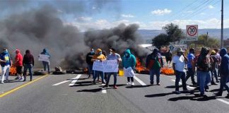 Citizens of Apaseo el Alto, Guanajuato, block a highway December 16 to protest insecurity.