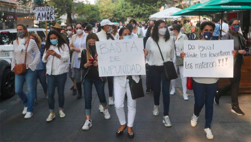 Marchers in Polanco demand justice in the case of the double homicide.