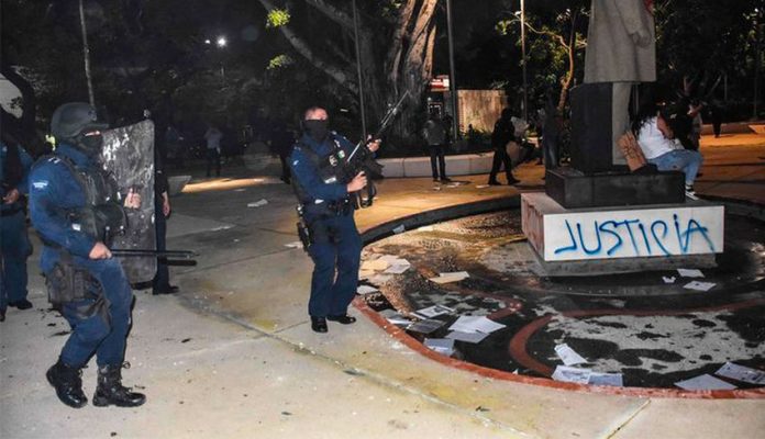 Police fired their weapons during a demonstration in Cancún.