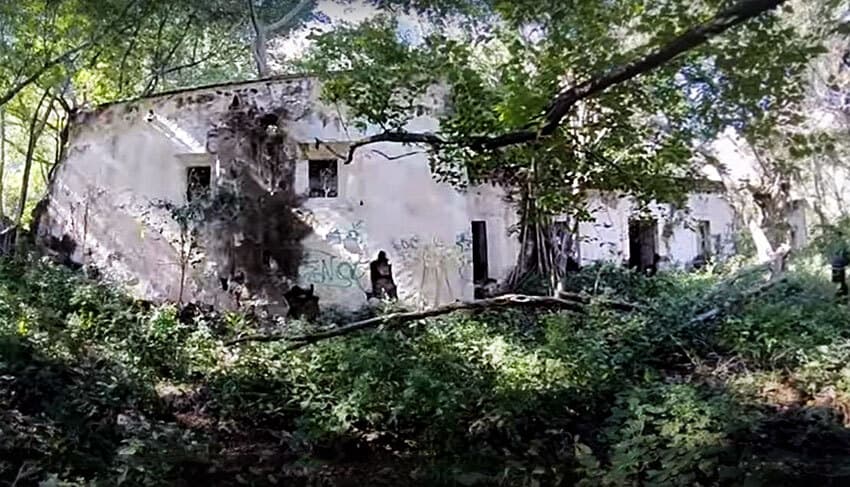 The ruins of Hacienda de Ibarra as it looks today.