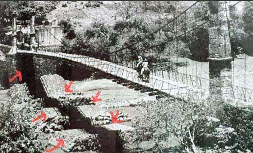 The Puente de Arcediano, said to be the third suspension bridge built on the American continent. Arrows show the ruins of an earlier bridge.