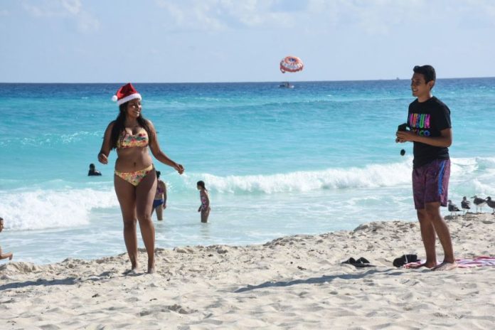Beaches in Cancún and other tourist destinations throughout Mexico welcomed thousands of visitors