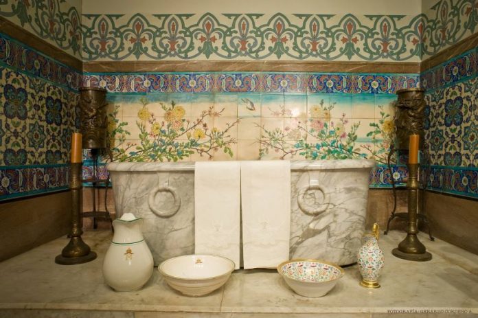 With thoughtful décor and no wet floors, Empress Carlota's bathroom at Chapultepec Castle might do well on the writer's rating system for Mexican bathrooms.
