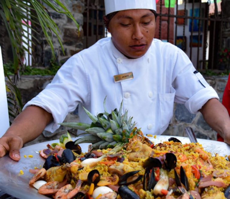 Zihuatanejo’s Paella Fest gets creative in the face of Covid-19
