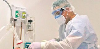 doctor and covid patient