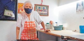 Octagenarian baker Don Beto.