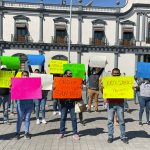 Business owners protest red-light restrictions in Nayarit, warning of economic damage.