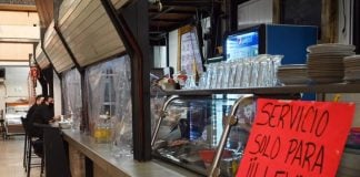 Valley of México restaurants can only serve customers for take-out or delivery.