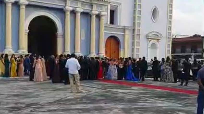 A weekend wedding in Veracruz attracted 200 guests.