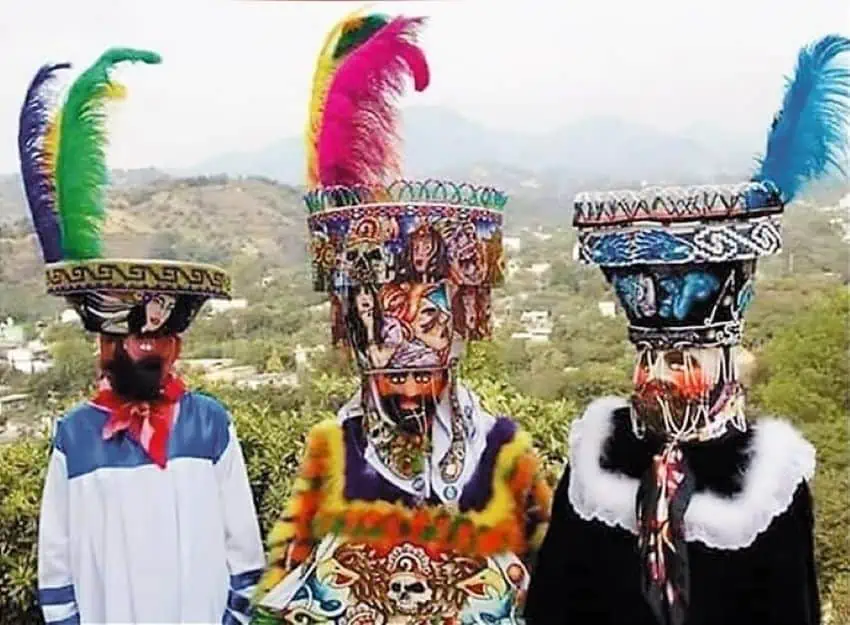 Examples of Chinelo dress from (L-R) Tlayacapan, Yautepec and Tepoztlán.