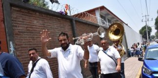 Far from solemn, quiet affairs, religious processions in Mexico, including funerals, are accompanied by loud music provided by bands featuring brass, woodwinds, and percussion.