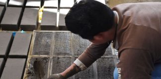 In Cholula, artisans make bricks by hand using sand, clay and soil.