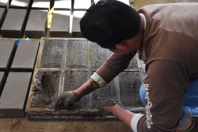 In Cholula, artisans make bricks by hand using sand, clay and soil.
