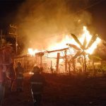 A restaurant belonging to a witness burns Monday morning in Nayarit.