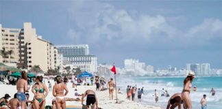 Beaches throughout Quintana Roo are now operating at 30% capacity.