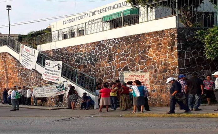 Protesters in Santo Domingo Zanatepec on Tuesday.