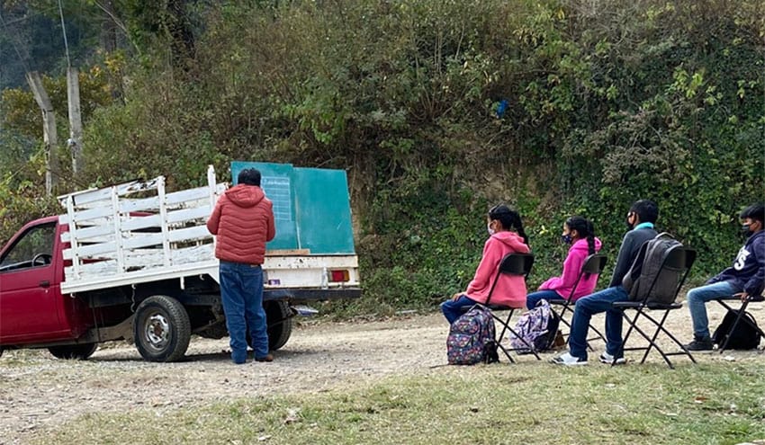 Maestro Chava on the road in Querétaro.