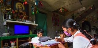 Students at work at a home in México state.