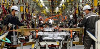 Factory workers in Baja California, one of only three states where job numbers were up.