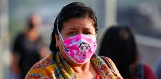 woman with face mask