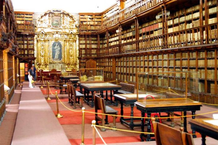 Books have been stolen from the Palafoxian Library in Puebla city.