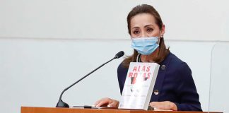 Senator Vázquez at a presentation of her new book.