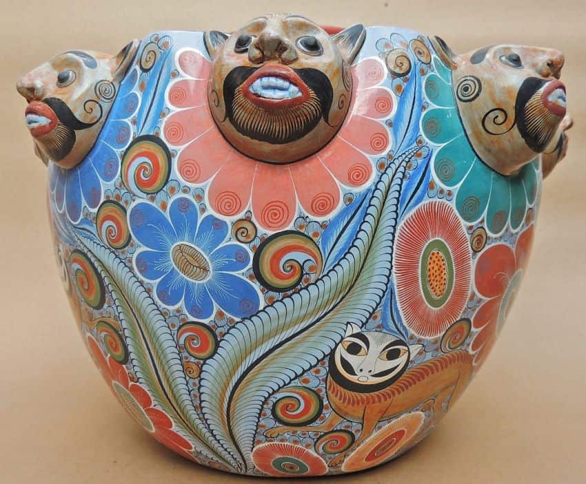 Traditional Jalisco burnished vase by Angel Ortiz Gabriel of Tonalá. His work is available on the Feria Maestros de Arte website.