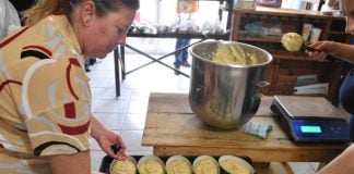 Chipileña baker Dominga Zanella prepares small loaves of pintha.