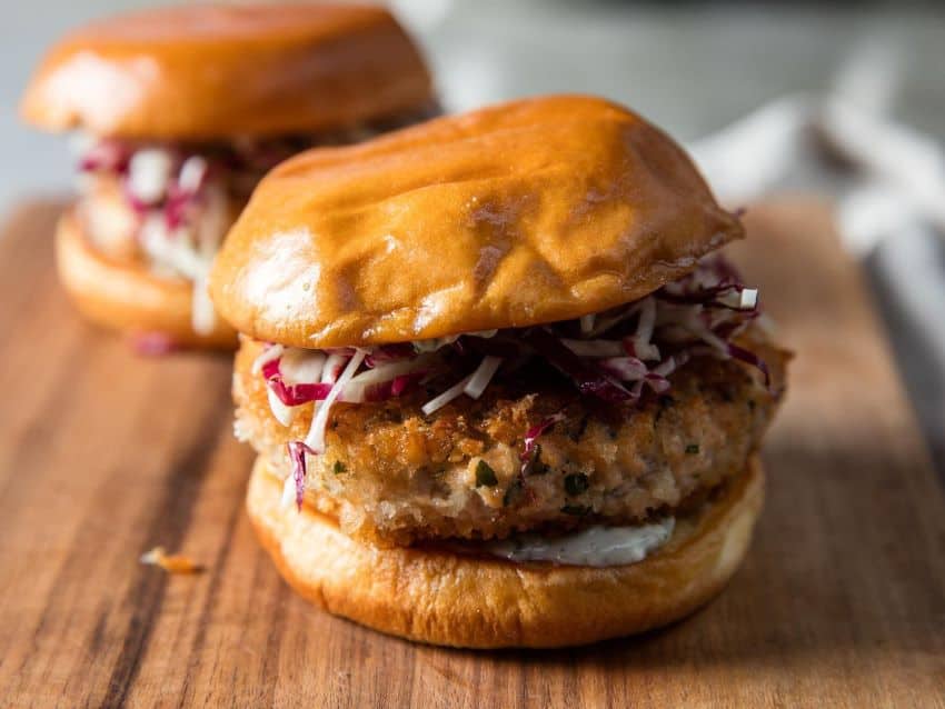 A rémoulade is the perfect spread for this salmon burger.