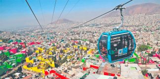 One of the cable cars suspended above the borough of Gustavo A. Madero.