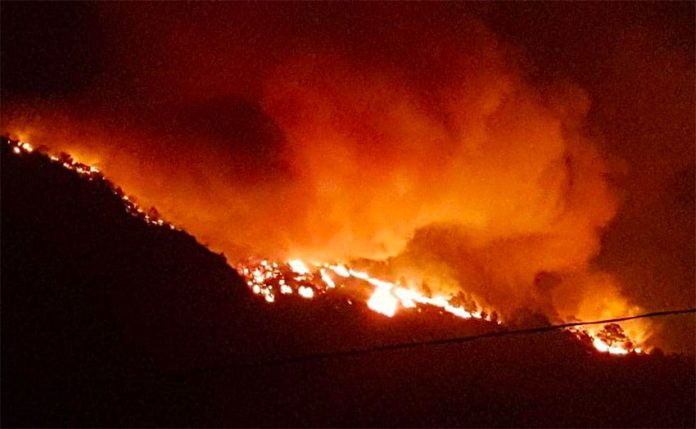 The Sierra de Santiago fire on Wednesday night.