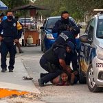 A police officer in Tulum pins down the woman who died during her arrest.
