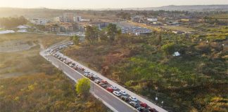 Seniors began lining up at 10:00 a.m. in Tonalá